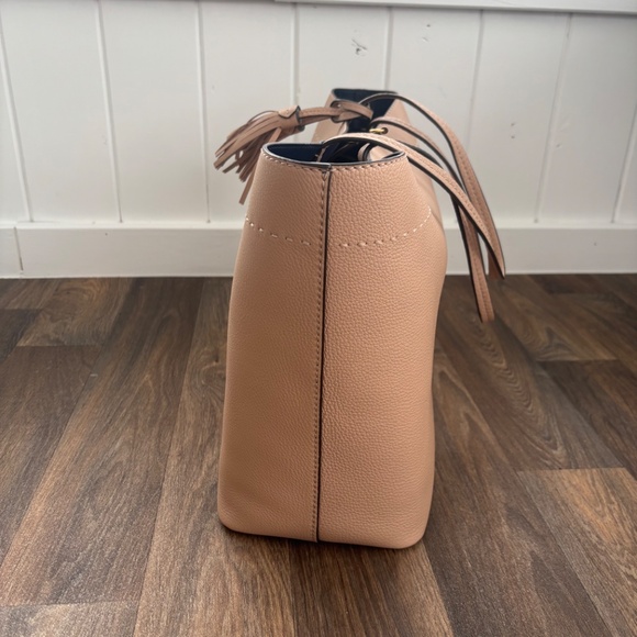 Tory Burch Tote with organizer - Picture 4 of 8